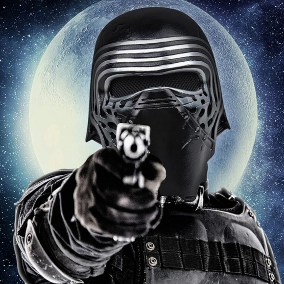 Kylo Ren Helmet - Picture 3 of 5